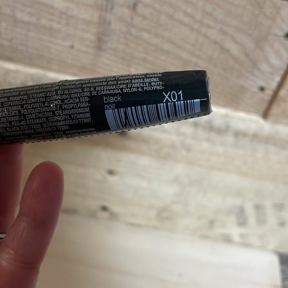 Avon Black Extend Mascara - Picture 5 of 6